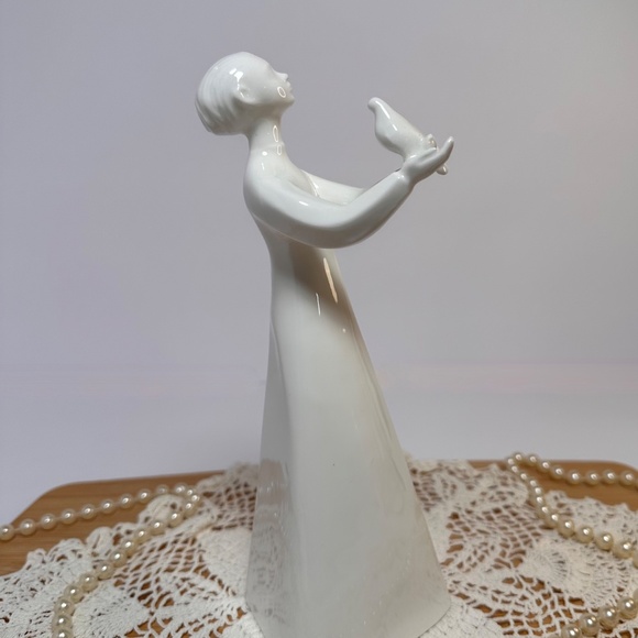 Royal Doulton Images “Peace” Porcelain Figurine | Dove | Vintage - Picture 5 of 6